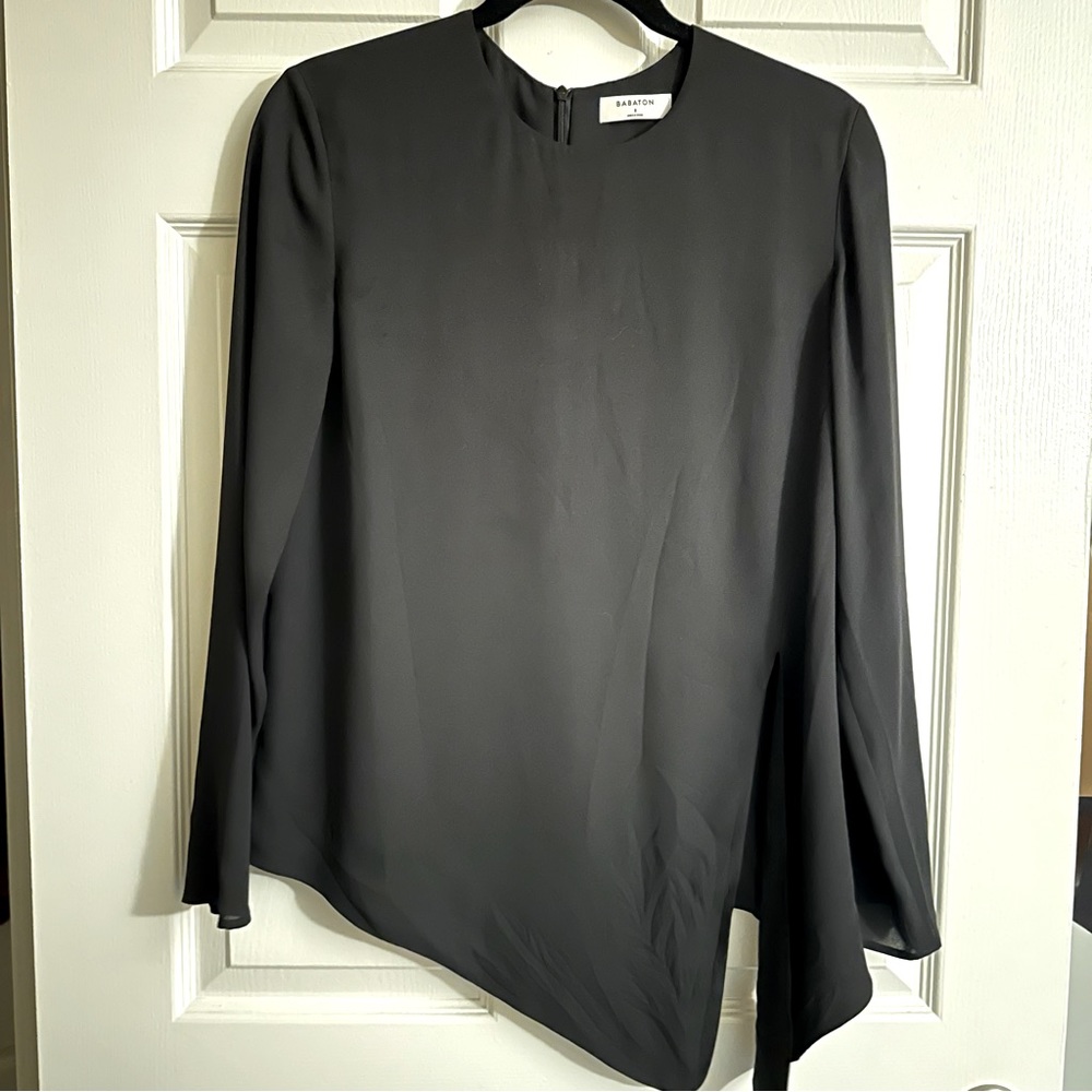 Babaton Aritzia black blouse in size small long sleeved